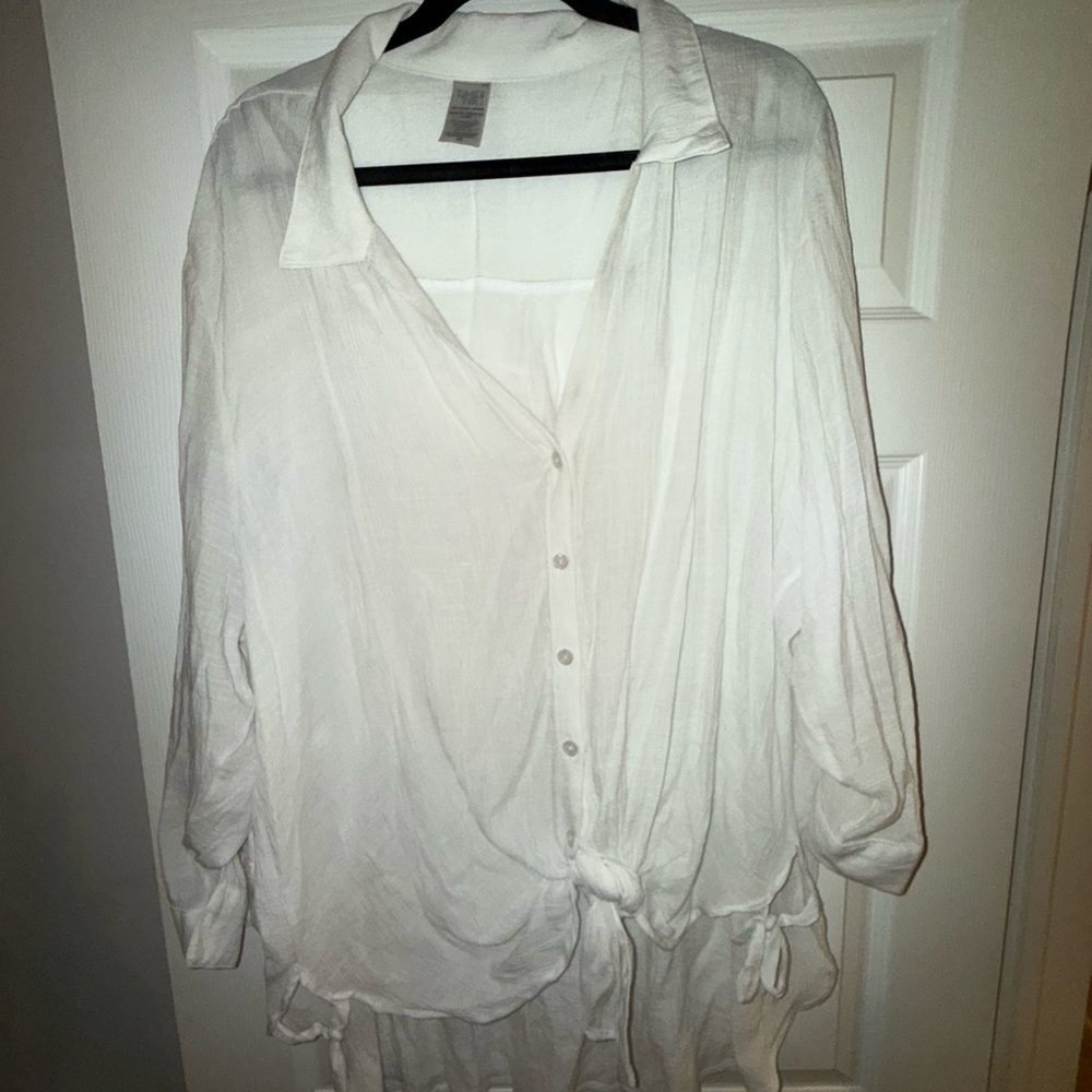 Time and Tru Women's White Button-Down Shirt